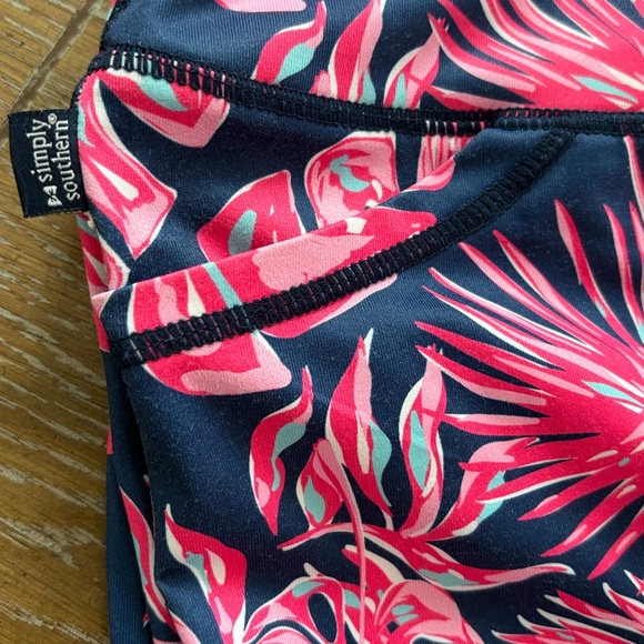 Simply Southern Pink and Navy Palm Leaf Tropical Print Leggings Medium - Picture 7 of 10